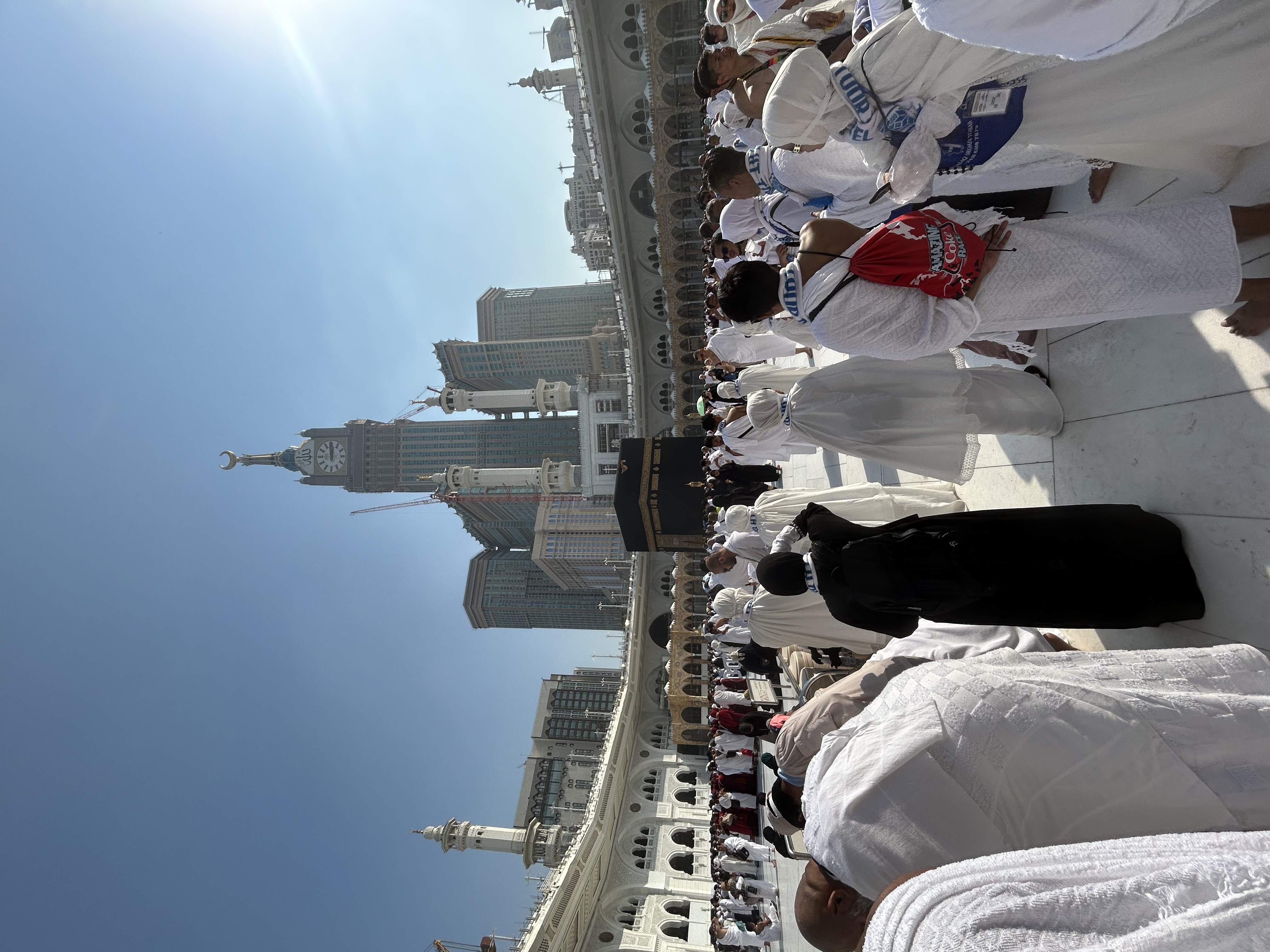 Rombongan Jamaah di Pelatarah Masjidil Haram